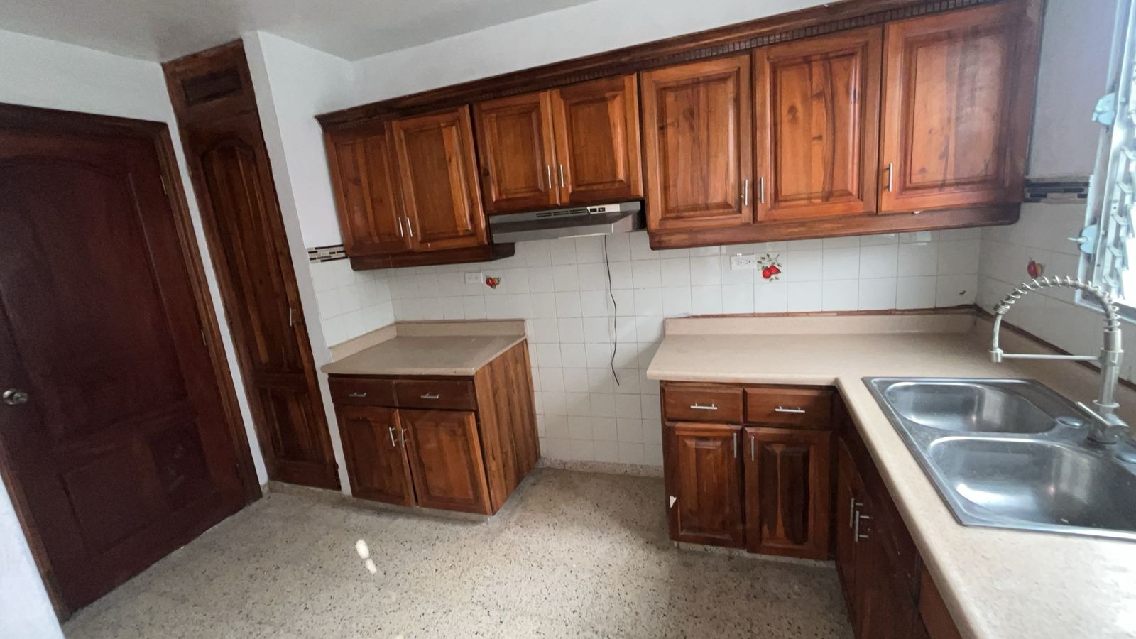 Casa en alquiler de 4 hab. en Los Prados, Distrito Nacional