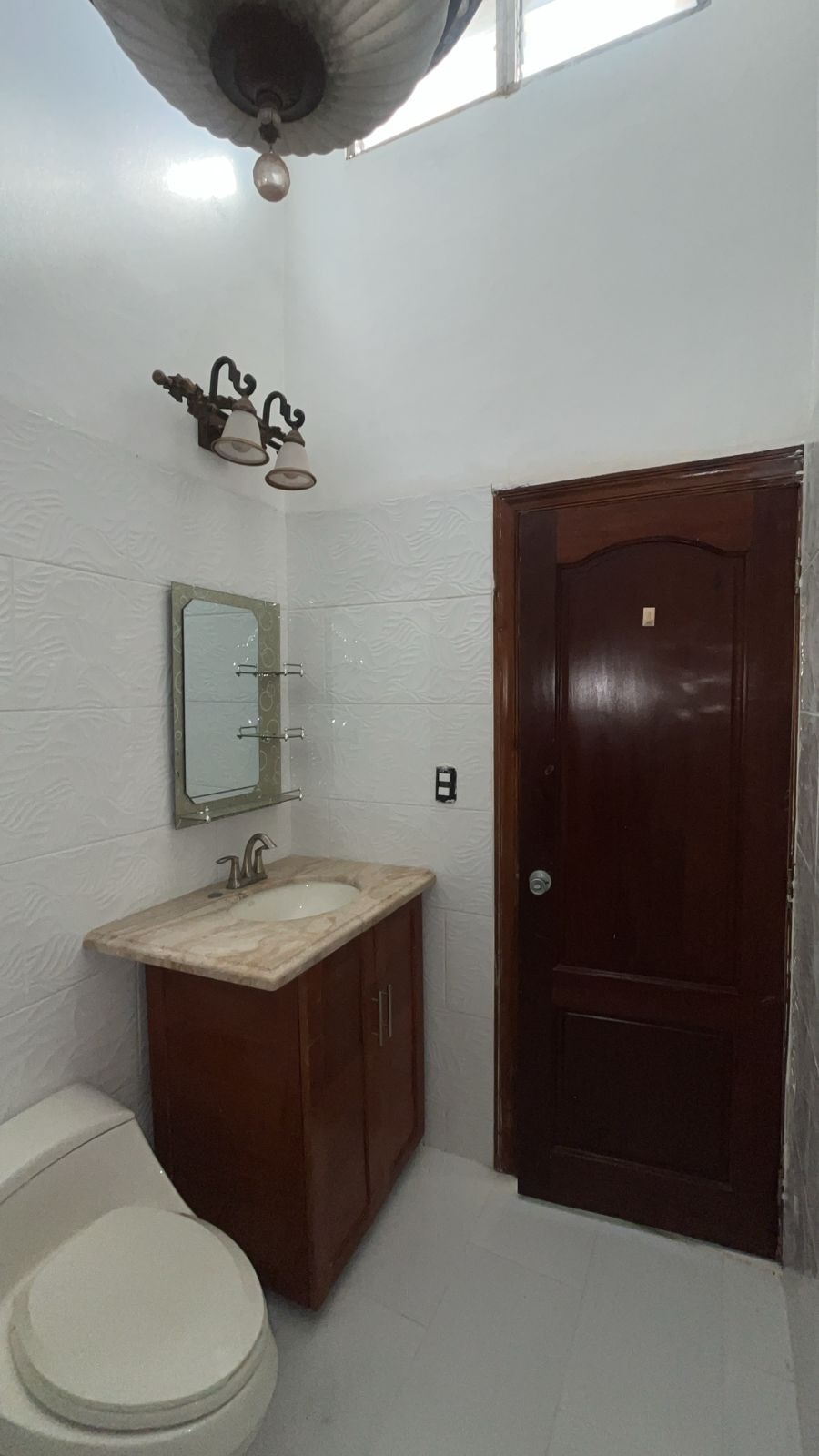 Casa en alquiler de 4 hab. en Los Prados, Distrito Nacional
