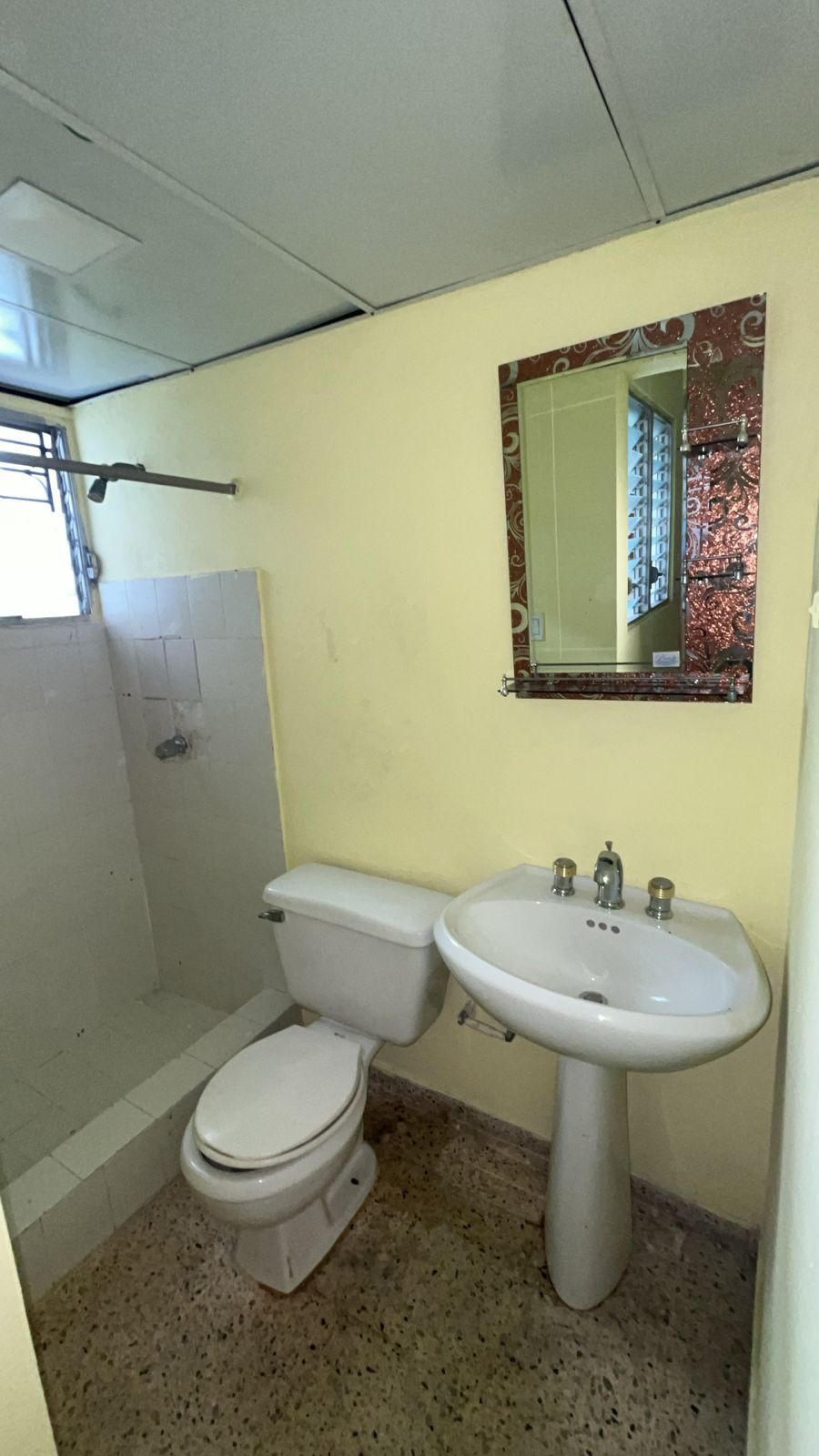Casa en alquiler de 4 hab. en Los Prados, Distrito Nacional